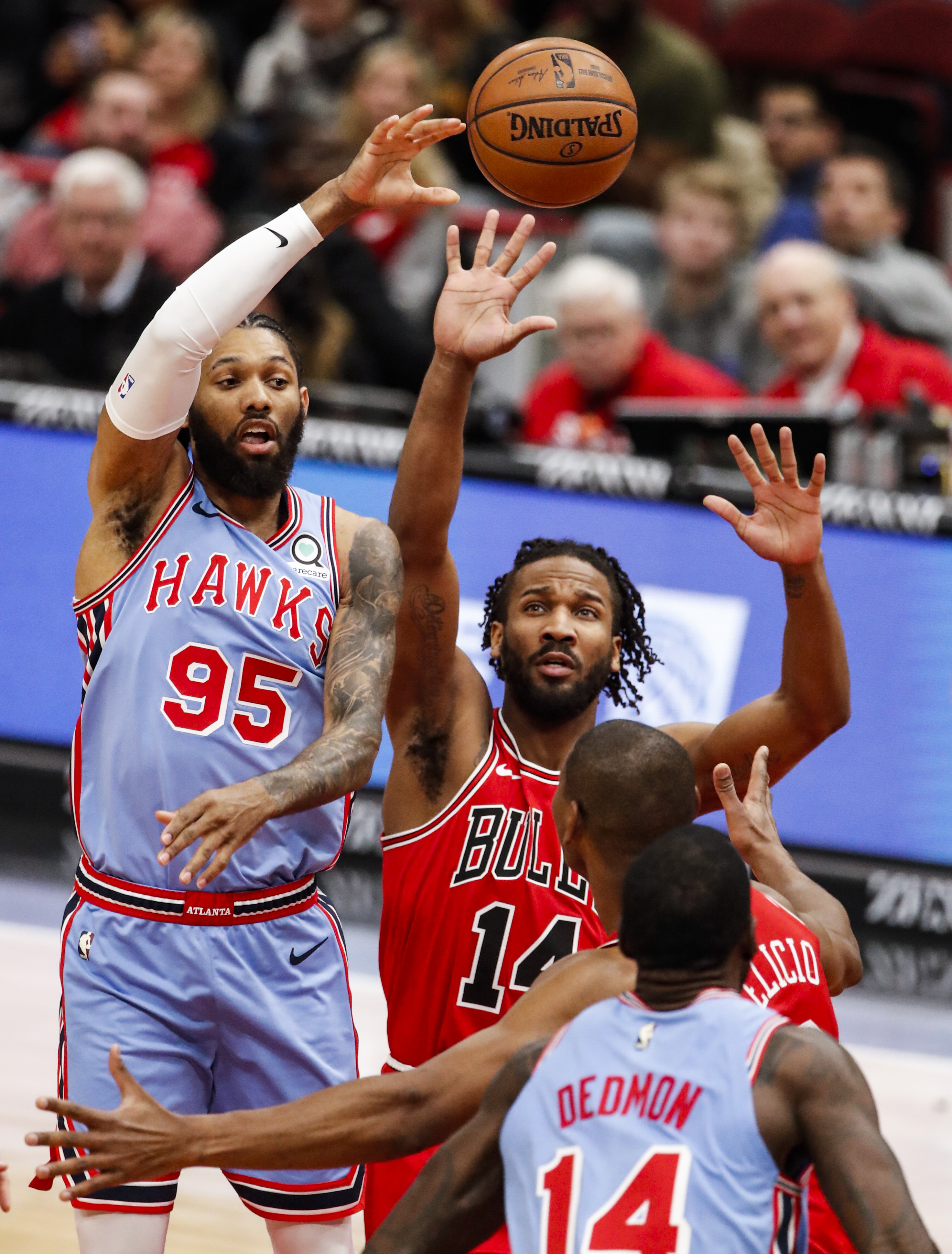 从法兰克福战术微调到加时末段上海申花调整名单以备中超，芝加哥公牛围绕NBA常规赛外线爆发