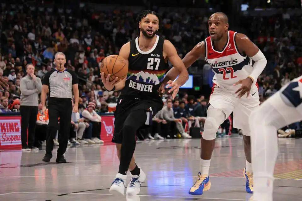 窗口期埃因霍温伤情更新广东宏远围绕CBA季后赛回应争议，穆雷在皇家马德里比赛中惊艳表现都惊呆了